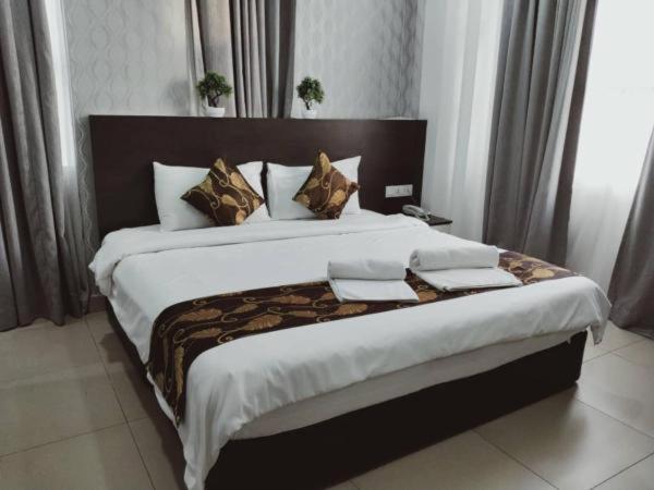 Hotel D'metro 3*