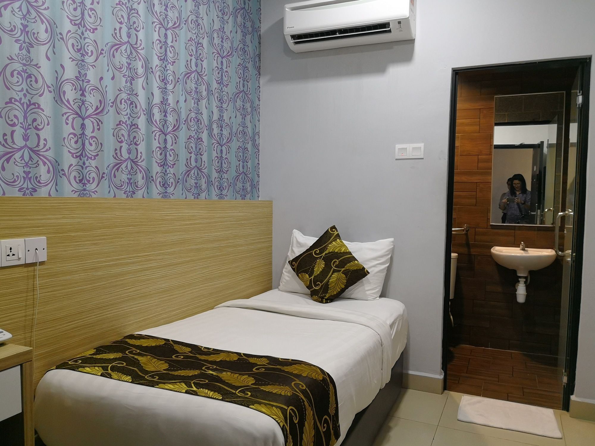 D'metro Hotel 3*