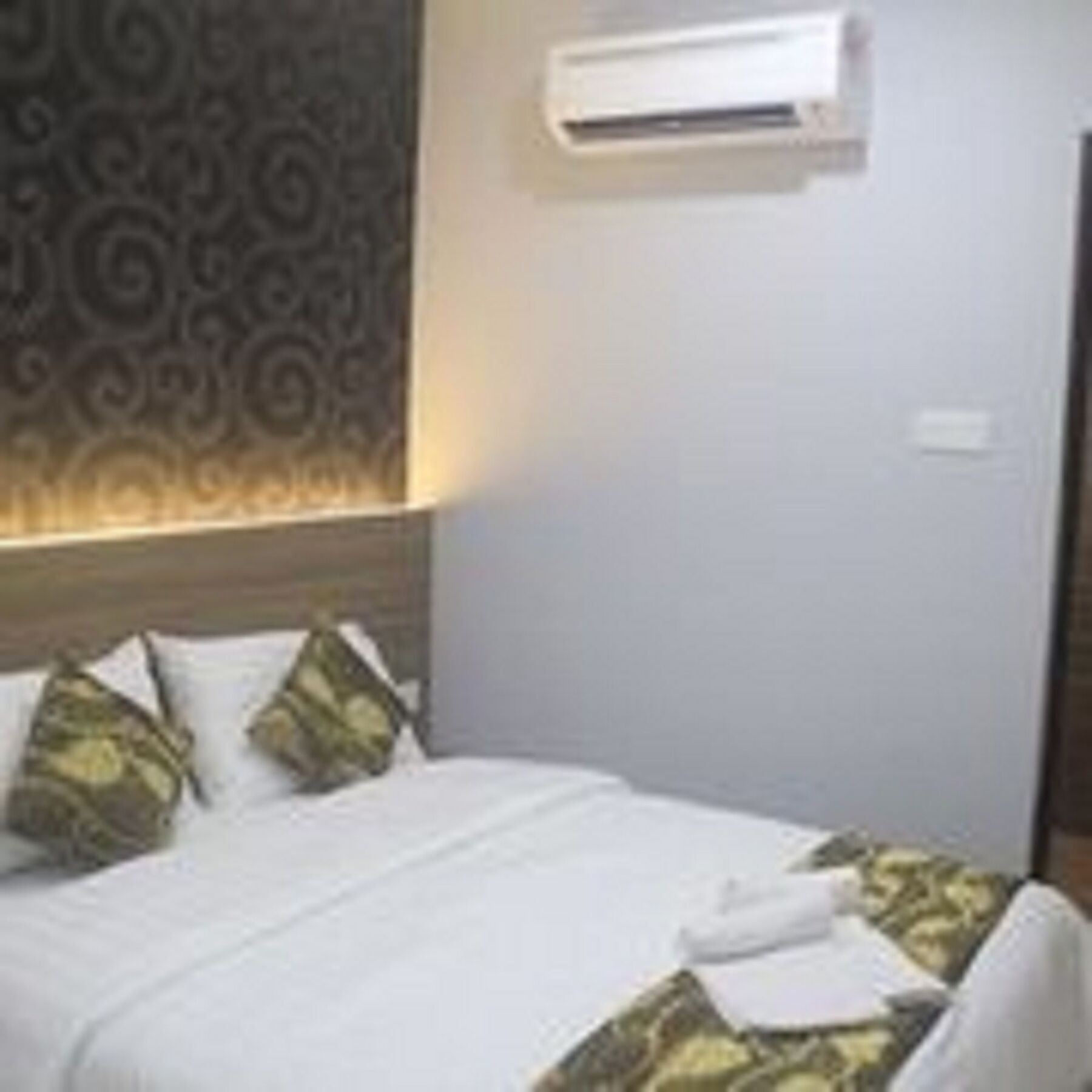 Hotel D'metro 3*